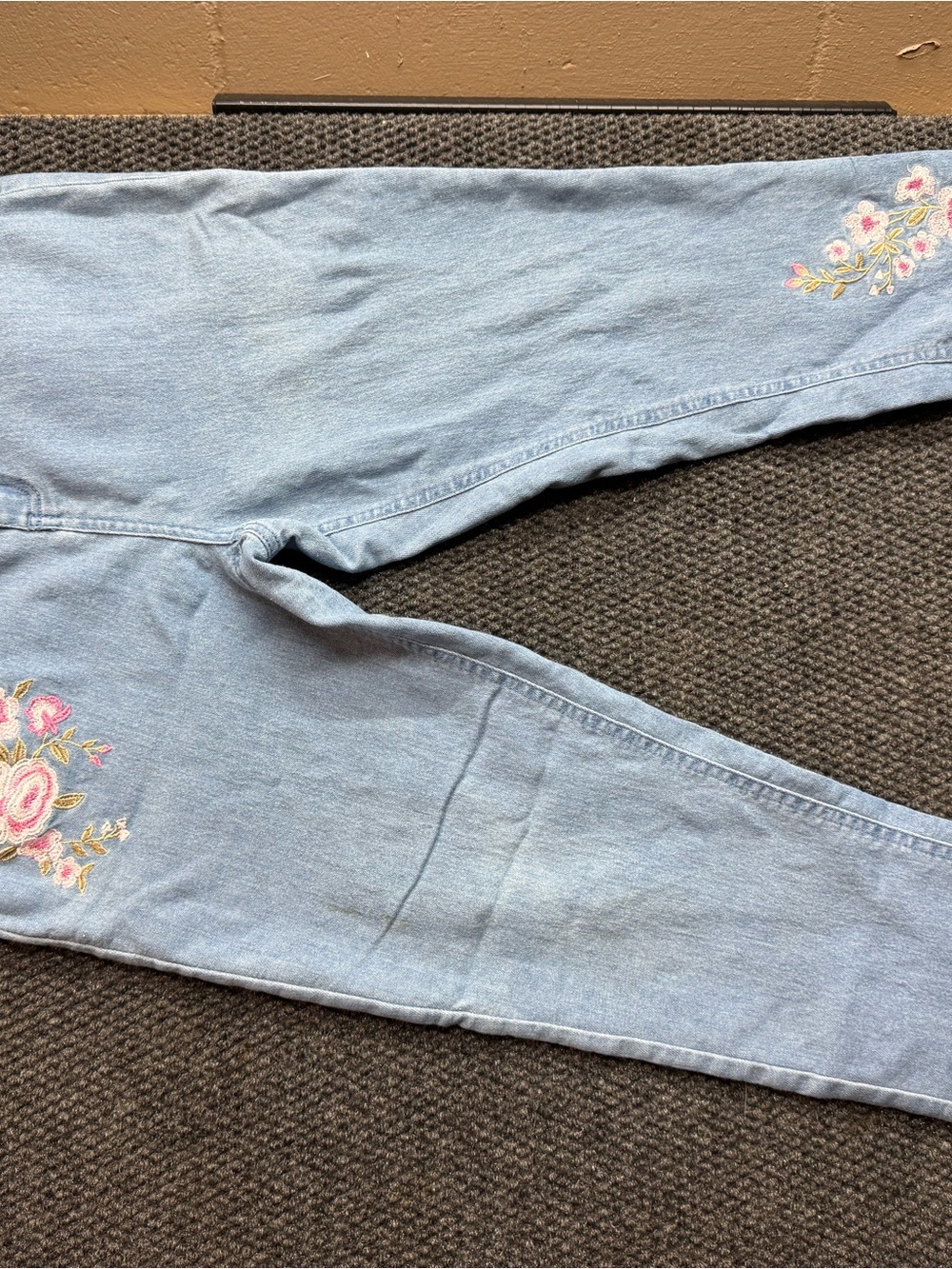 High-Rise Light Blue Jeans with Floral Embroidery